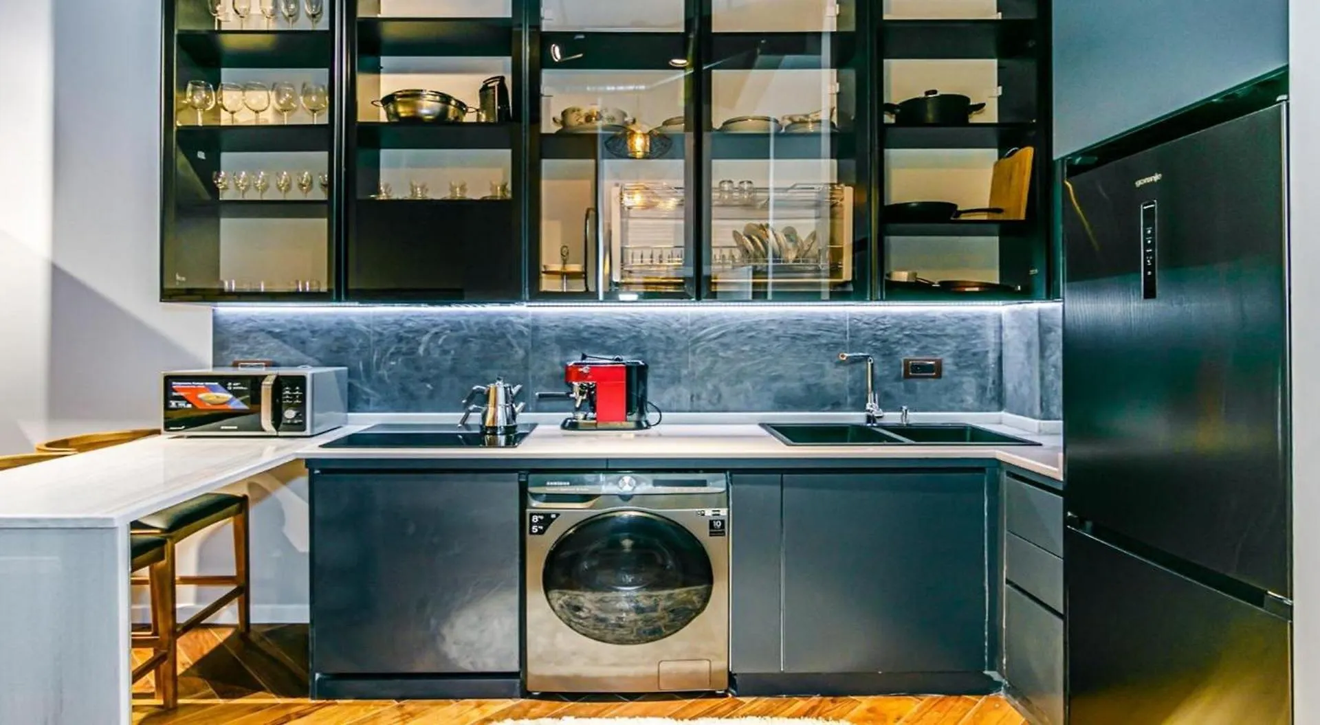 Appartement Luxury 1 Bedroom White City Bakoe
